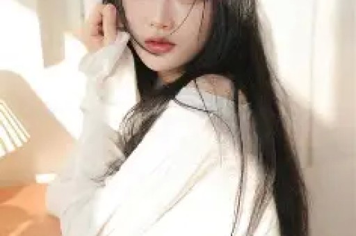 75岁的刘晓庆与网红王婆同台全程冷脸少互动被质疑是耍大牌！