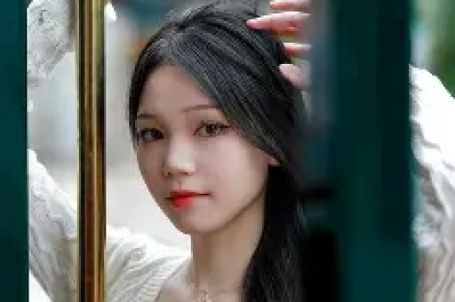 易易紫曝明星翻红后会耍大牌:红了之后就会耍大牌身边有很多 易易紫曝明星翻红后会耍大牌:红了之后就会耍大牌身边有很多